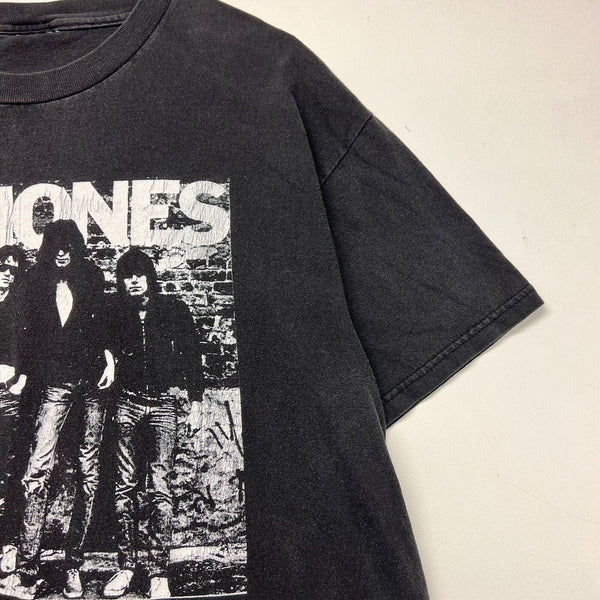 1990s Ramones T-shirt Size L